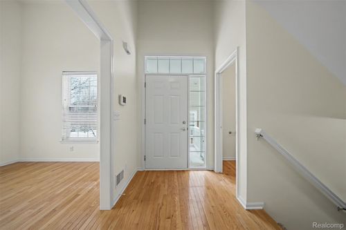 31-638 W Bluff Ct, Rochester Hills, MI, 48307-6081 | Card Image