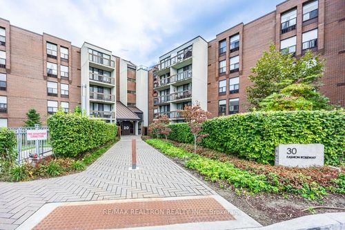 518-30 Fashion Roseway, North York, ON, M2N6B4 | Card Image