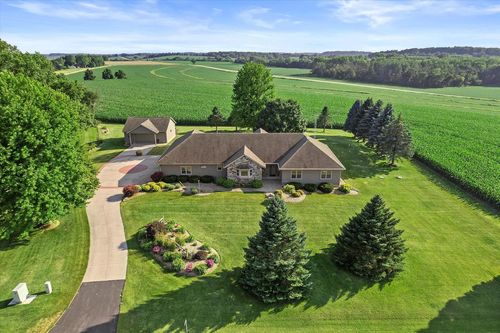 N8271 County Road E, Ixonia, WI, 53094 | Card Image
