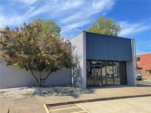 200 Holcomb St, Springdale, AR, 72764-4403 | Card Image