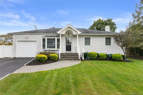 19 Blue Spruce Ln, Commack, NY, 11725-2317 | Card Image