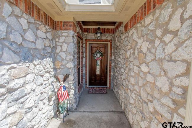 1216 Cobblestone Ct, House other with 3 bedrooms, 2 bathrooms and null parking in Carthage TX | Image 4