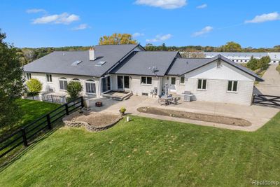 Rear yard offers ample gardening opportunities! | Image 3