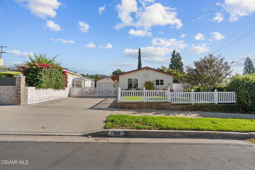 Residential in Sunland 5