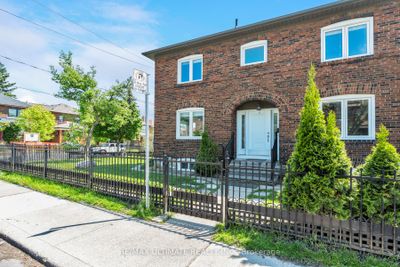 MAIN - 290 Westmount Ave, House other with 3 bedrooms, 2 bathrooms and 1 parking in York ON | Image 1