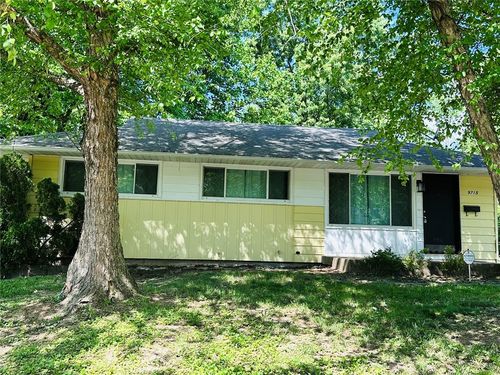 9715 Millburn Dr, Saint Louis, MO, 63136-1945 | Card Image