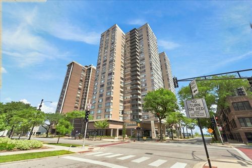 3d-6301 N Sheridan Rd, Chicago, IL, 60660-1705 | Card Image