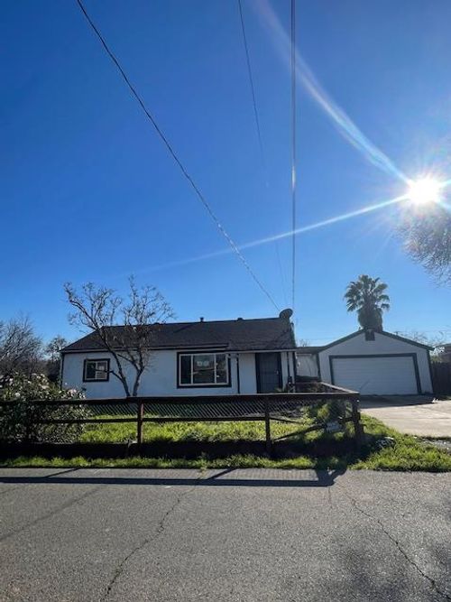 450 Lilac Lane, Rio Linda, CA, 95673 | Card Image