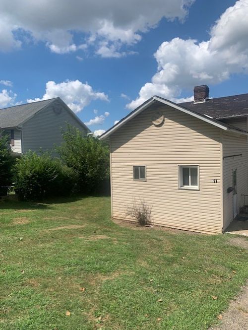 11 Ivy Ln, West Mifflin, PA, 15236-1328 | Card Image