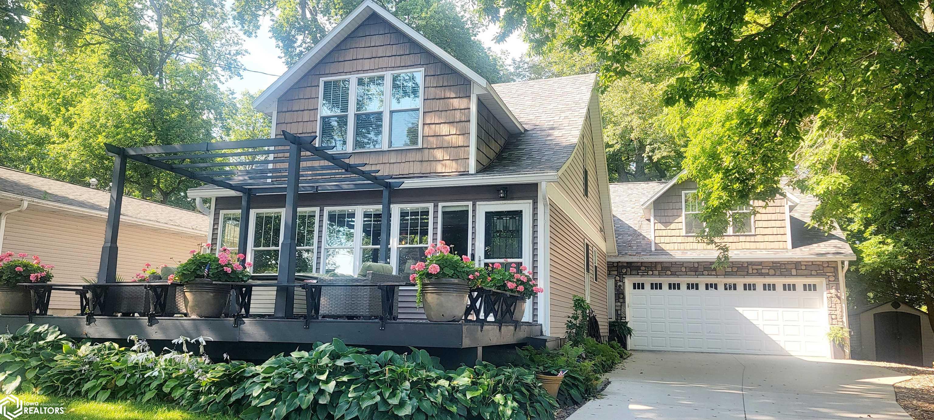 Lakeview Dr, Clear Lake, IA 50428