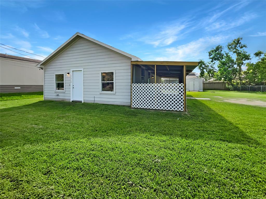 Mcarthur St, Hitchcock, TX 77563