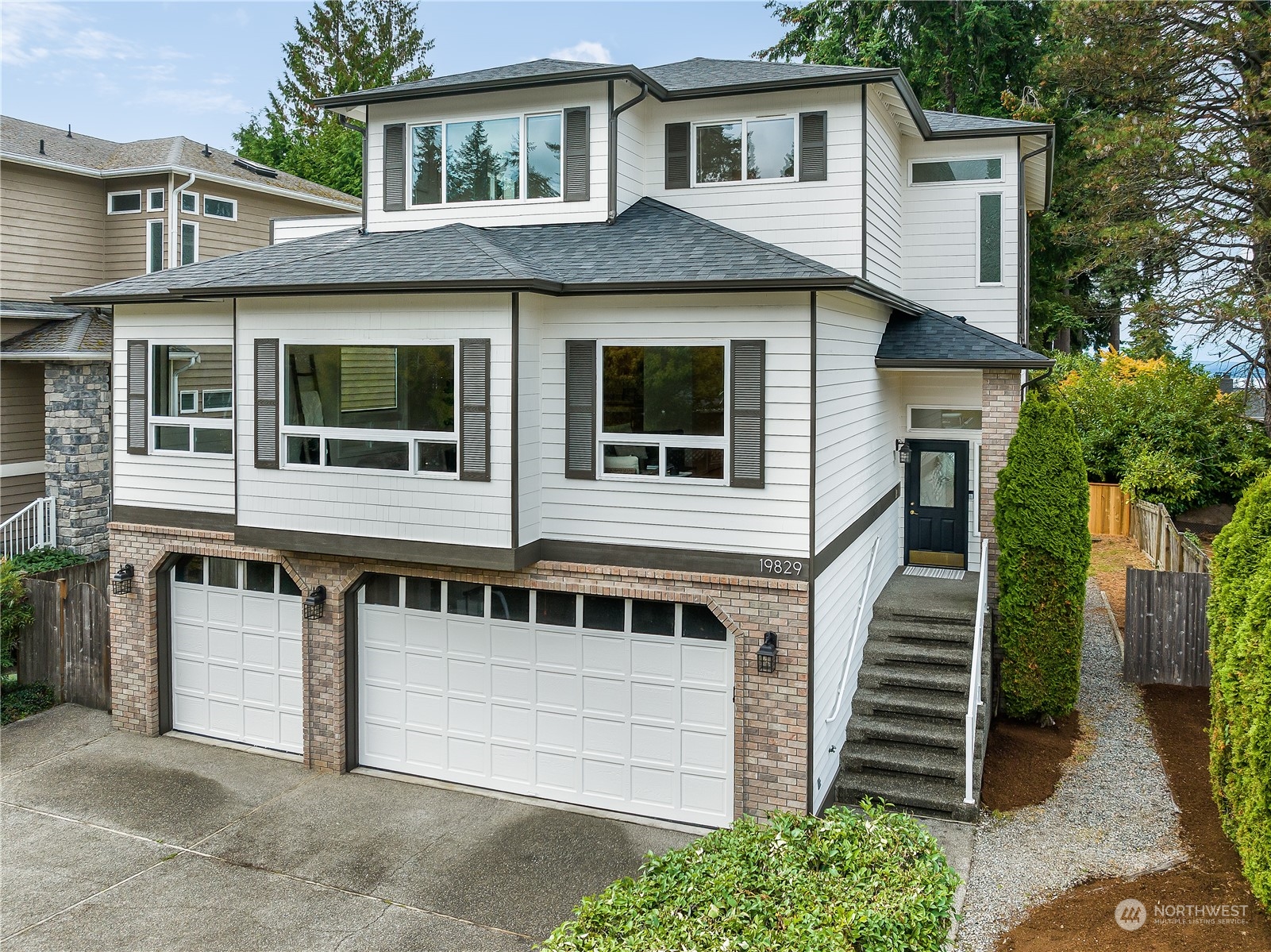 8th Ave, Shoreline, WA 98177
