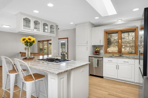 5124 Heritage Hills Dr, Bloomington, MN, 55437-2849 | Card Image