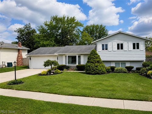 944 Stark St, Sheffield Lake, OH, 44054-2008 | Card Image
