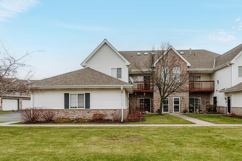 4720 S Hunter Lane, New Berlin, WI, 53151 | Card Image