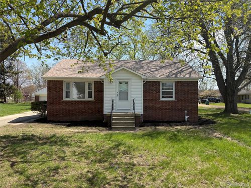 19527 Somers St, New Boston, MI, 48164-9584 | Card Image