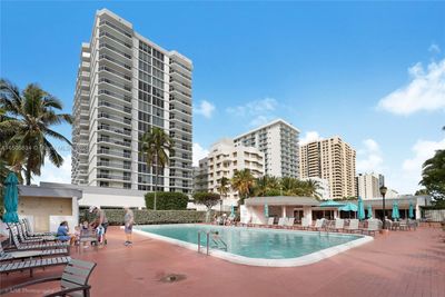 1109 - 2401 Collins Ave, Condo with 2 bedrooms, 2 bathrooms and null parking in Miami Beach FL | Image 1