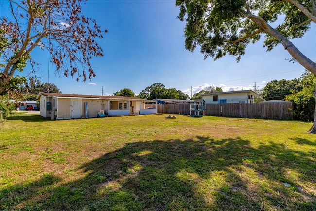 Large backyard | Image 24