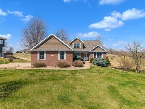 27090 238th St, Le Claire, IA, 52753-9243 | Card Image