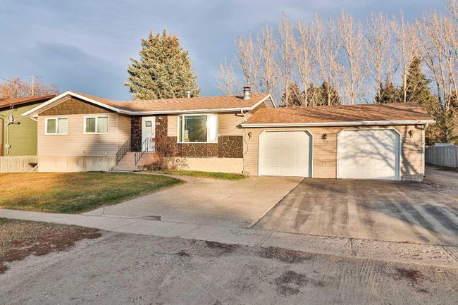 15 S 200 E, Home with 4 bedrooms, 2 bathrooms and 4 parking in Raymond AB | Image 1