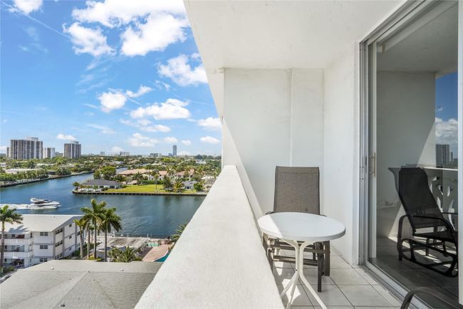 APT-1008 - 3113 S Ocean Dr, Condo with 2 bedrooms, 2 bathrooms and null parking in Hallandale Beach FL | Image 11