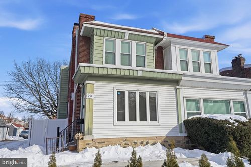 951 Wakeling St, PHILADELPHIA, PA, 19124-2422 | Card Image