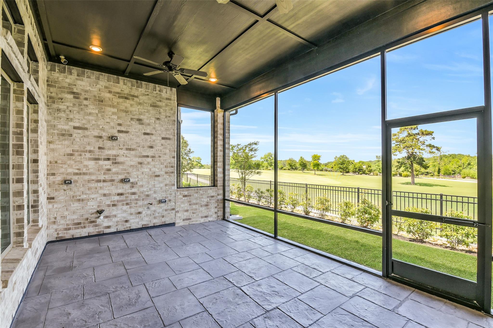 Residential Lease in Willis 4