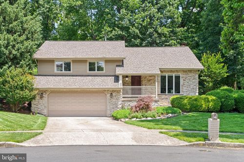 136 Briarwood Ct, CAMP HILL, PA, 17011-8471 | Card Image