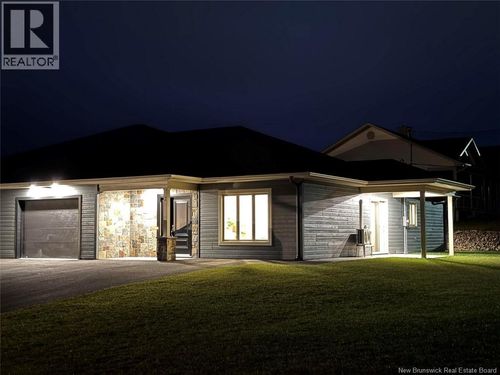 2 Rue Honore Roy, Saint-Léonard, NB, E7E0E4 | Card Image