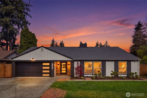 16432 Ne 18th St, Bellevue, WA, 98008-2933 | Card Image