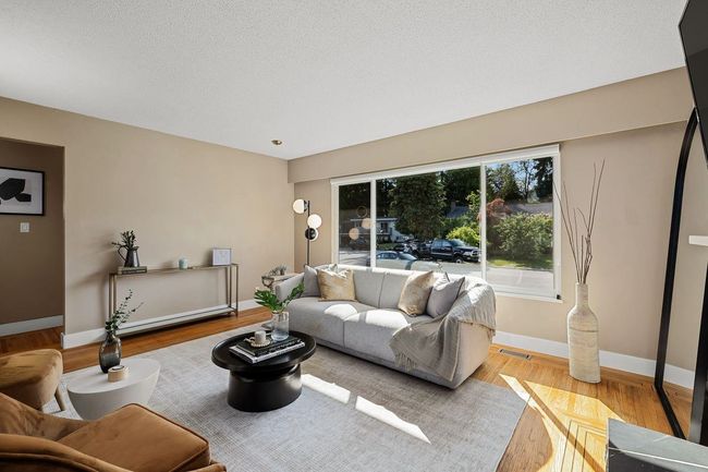 912 Seacrest Crt, House other with 6 bedrooms, 3 bathrooms and 3 parking in Port Moody BC | Image 4