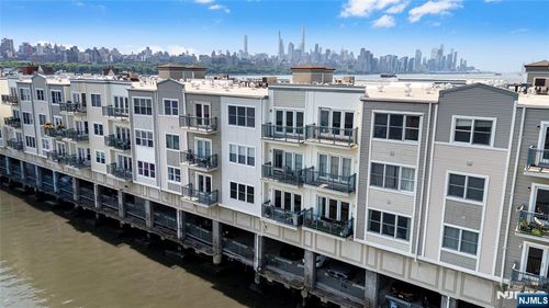 250 The Promenade, Edgewater, NJ, 07020-2114 | Card Image