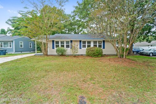 529 Henderson Dr, Jacksonville, NC, 28540-4905 | Card Image