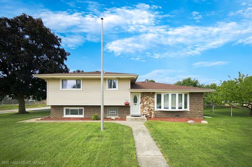 7040 W 107th St, Worth, IL, 60482-1212 | Card Image