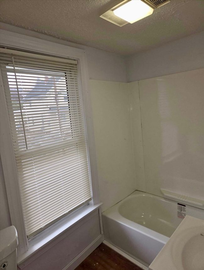 APT-2 - 42 Salem St, Condo with 3 bedrooms, 1 bathrooms and 1 parking in Fitchburg MA | Image 5