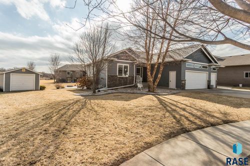 2825 E Sunflower Cir, Brandon, SD, 57005-6709 | Card Image