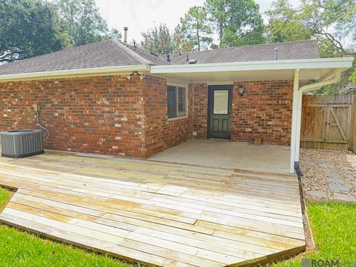 8335 Barnett Dr, Baton Rouge, LA, 70809-1738 | Card Image