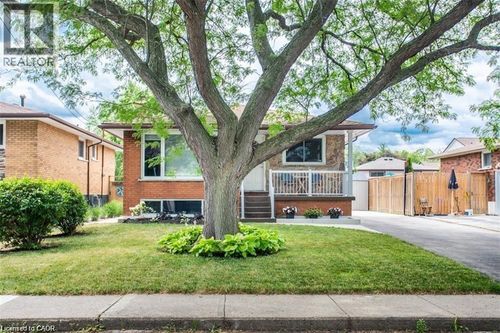 main-floor-47 Atwater Crescent, Hamilton, ON, L9C2E8 | Card Image