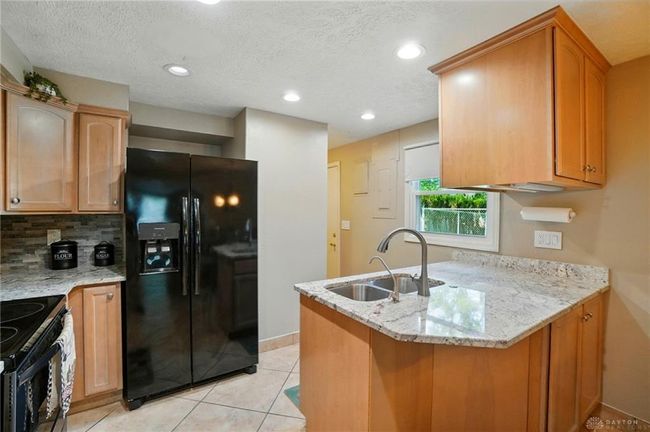 2946 Rockledge Trl, House other with 3 bedrooms, 2 bathrooms and null parking in Beavercreek OH | Image 11
