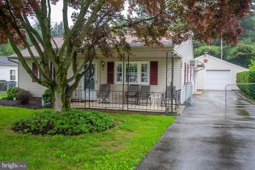 1327 Park Ave, WEST CHESTER, PA, 19380-6250 | Card Image