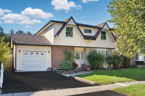 909 Harding St, Whitby, ON, L1N1Y6 | Card Image