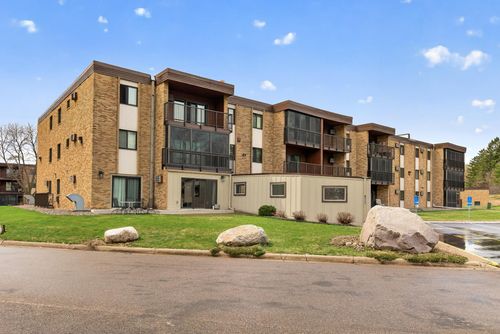 239-2690 Oxford St N, Roseville, MN, 55113-2068 | Card Image