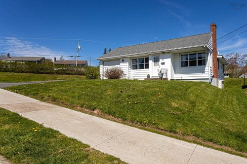 32 Arvida Avenue, Halifax, NS, B3R1K6 | Card Image