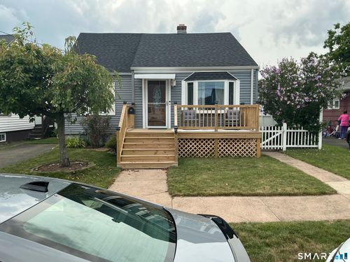 4 Elm Ct, East Haven, CT, 06512-2304 | Card Image