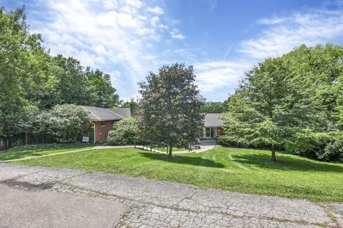 2715 Charing Rd, Upper Arlington, OH, 43221-3028 | Card Image