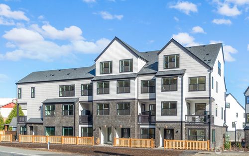 714 Newport Way Nw, Issaquah, WA, 98027-2704 | Card Image