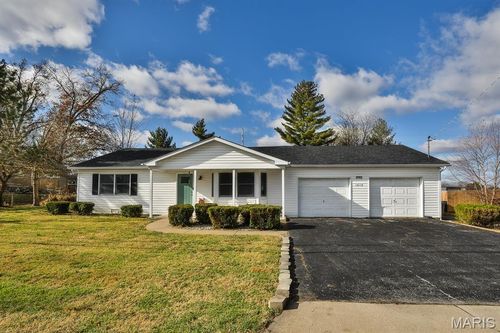 1819 Oak Tree St, Saint Peters, MO, 63376-6619 | Card Image