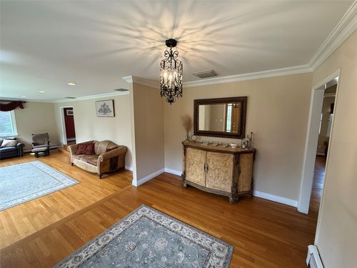 29 Eastview Dr, Valhalla, NY, 10595-1109 | Card Image