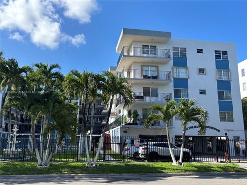 509-1635 W 44th Pl, Hialeah, FL, 33012 | Card Image