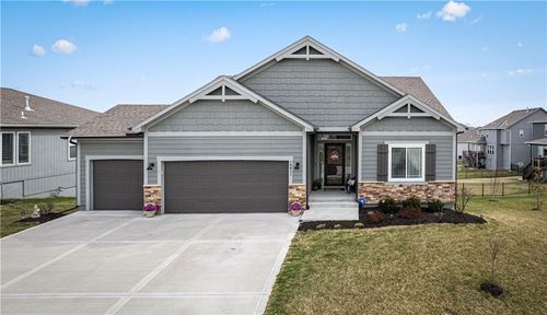 10611 Holly St, Kansas City, MO, 64155-7703 | Card Image